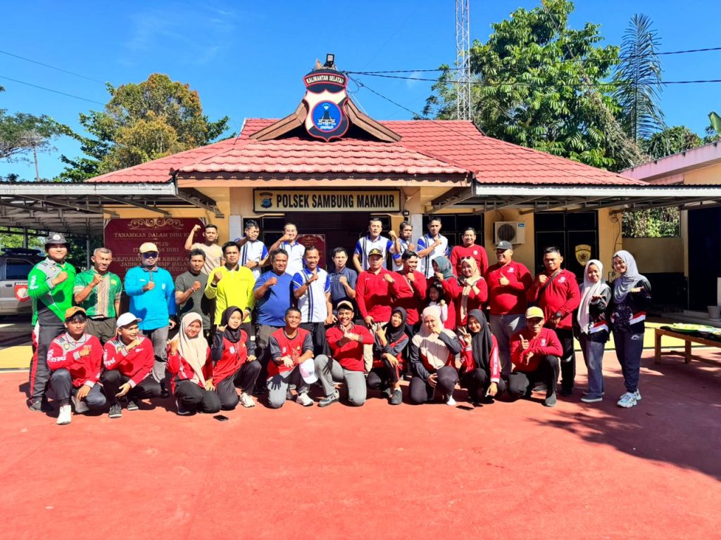 Karyawan Kecamatan Sambung Makmur Ikuti Senam Bersama dalam Rangka Memperingati Hari Bhayangkara ke-80