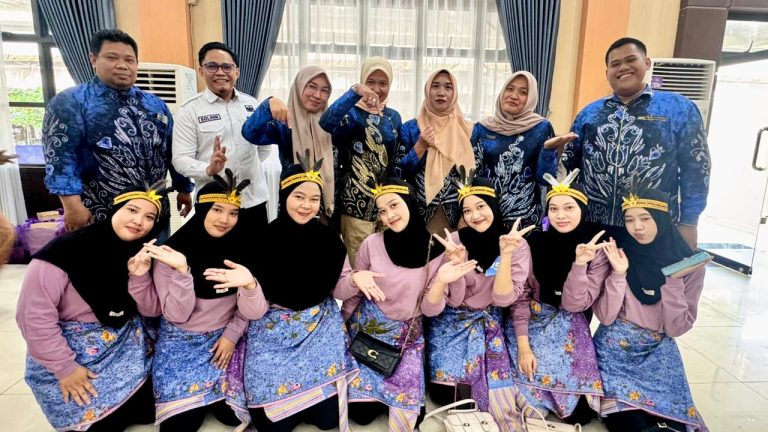 PKK KECAMATAN SAMBUNG MAKMUR BERPARTISIPASI DALAM JAMBORE PKK DAN HARI KESATUAN GERAK PKK KE-54 TINGKAT KABUPATEN BANJAR